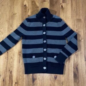 Women’s Tommy Hilfiger L/G button up collared sweater. EUC. FITS LIKE A SMALL